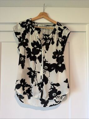 Daniel Rainn Black and White Floral Top